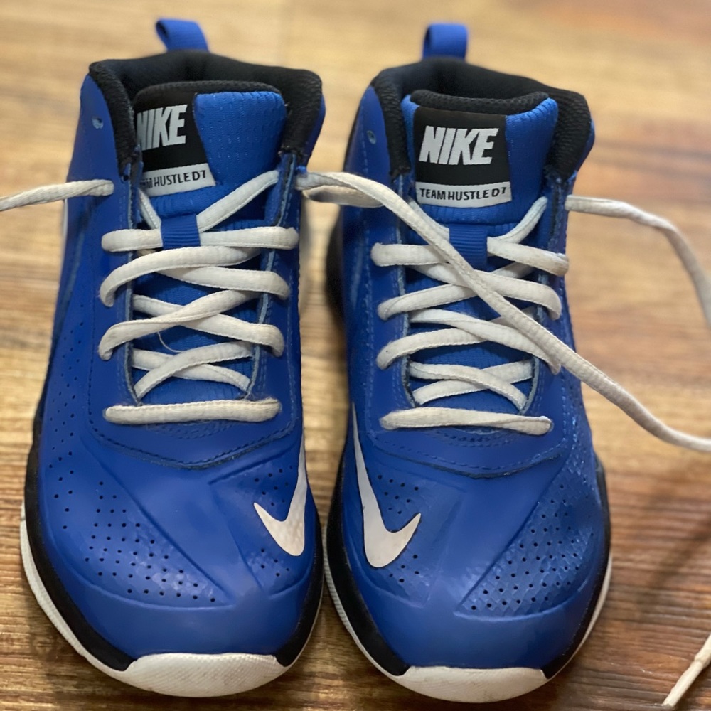 Nike Team Hustle sz 12c